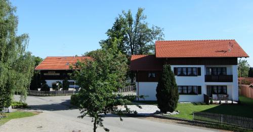 Exterior view, Hotel Seidl in Strasslach-Dingharting