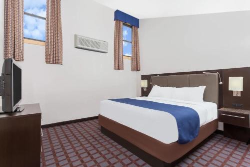 Days Inn by Wyndham Woodbury Long Island - image 8