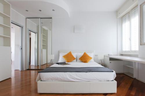 Heart Milan Apartments Duomo Missori - image 2