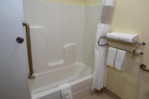 Home Away Kitchen Suites Enid - image 7