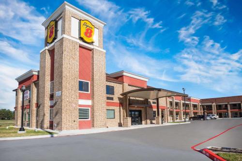 Super 8 by Wyndham Humble Houston Fallcreek in Humble, USA
