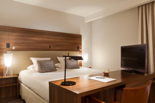 2 queen beds