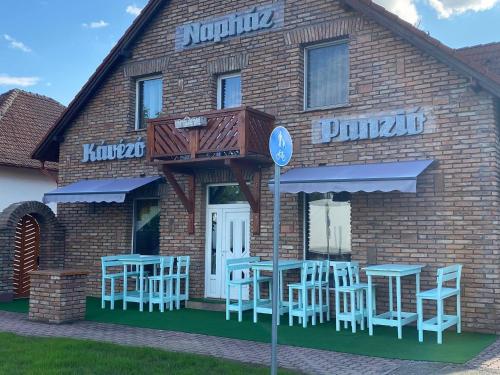 Napház Panzió - Accommodation - Tiszafüred