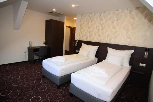 Vácz Hotel - image 11