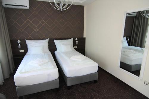 Vácz Hotel - image 7