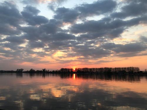 Sagando - Floating house on Sava river - image 2
