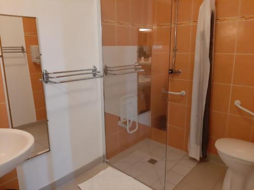 Home des Pins SARL - image 13