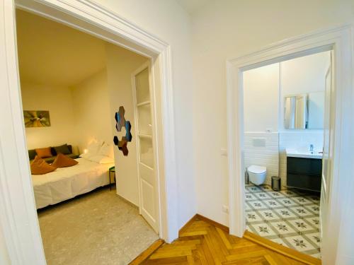 Deluxe Room image 8