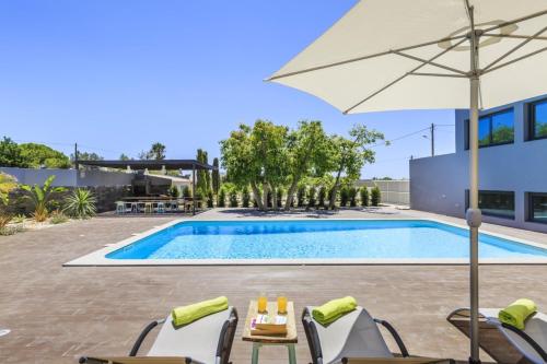 3 bedrooms villa with sea view shared pool and enclosed garden at Quelfes 4 km away from the beach