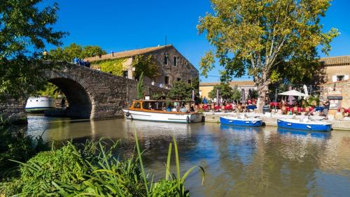 Le village-hôtes