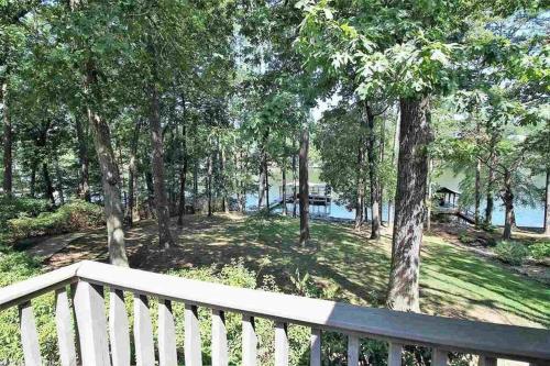 Rustic Lake House Retreat - Huge Deck - Boat Dock! - image 2