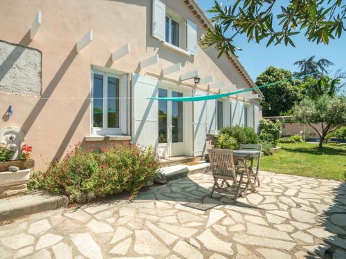 Pretty holiday home with garden and hot tub