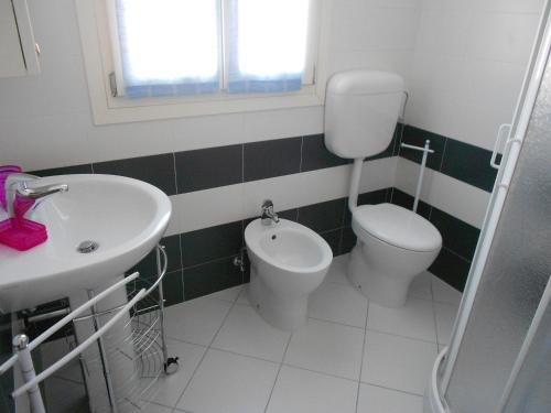 2 bedrooms, 5 beds