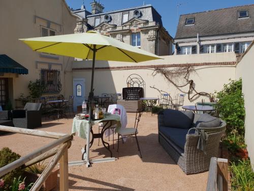 Chateau La Tour Du Roy 4