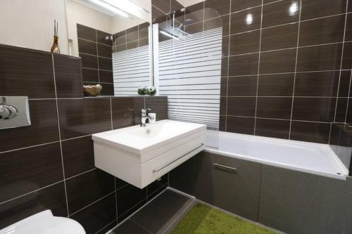 Apartment in Golden Horseshoe - image 6