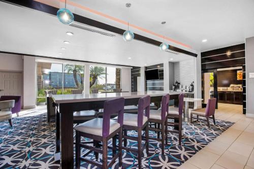 ห้องอาหาร, La Quinta Inn & Suites by Wyndham Corpus Christi - Portland in พอร์ตแลนด์ (TX)