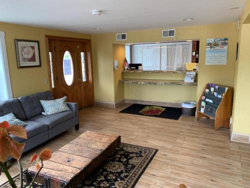 Super 8 by Wyndham Sturbridge Super 8 by Wyndham Sturbridge