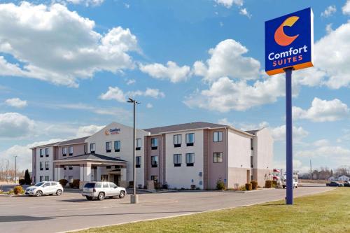 Comfort Suites South Haven near I-96 - Hotel - South Haven