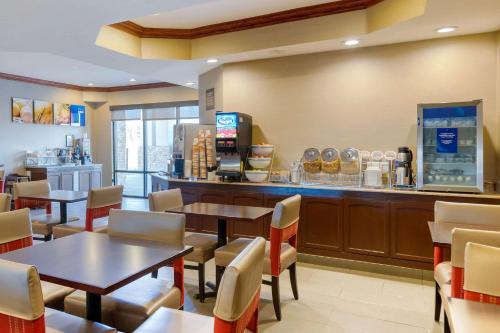 Comfort Suites South Haven near I-96 in South Haven, USA
