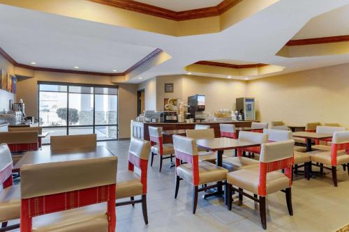 ห้องอาหาร, Comfort Suites South Haven near I-96 in เซาท์ ฮาเว่น (MI)