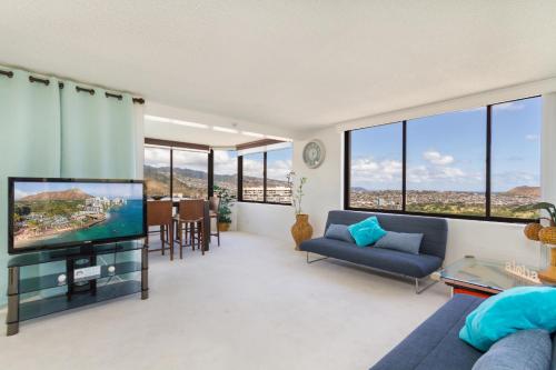 2 Bedroom Penthouse w/Ocean Views, Honolulu