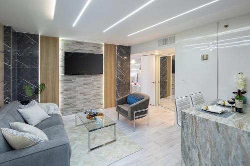 Executive Hotel Suite Downtown Free Parking detail