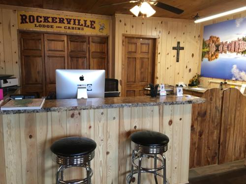 Vestabils, Rockerville Lodge & Cabins in Rockerville (SD)