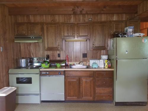 Saw Creek Cabin - Regent Hilltop - image 3