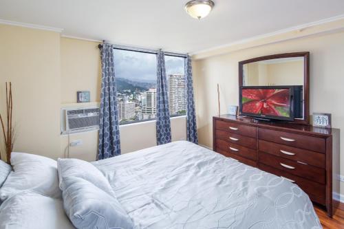 2 Bedroom Corner Suite & Tropical Views Honolulu