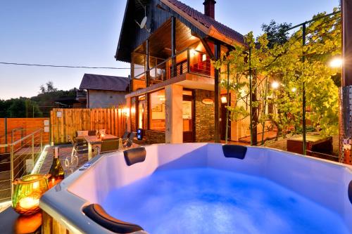 Viesnīcas āriene, Juras Country House, bazen, sauna ,hot tube,vrt in Jesenovec