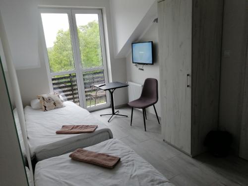 2 twin beds