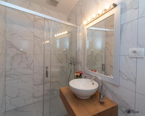 Libar Studio Apartments - image 3