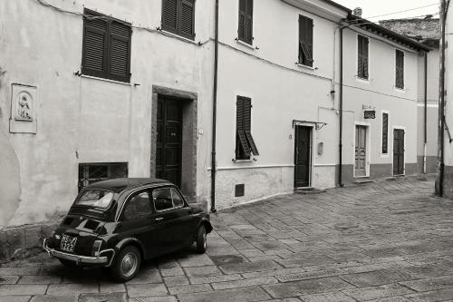 La Dimora del Borgo Antico - Holiday House in Tuscany Lunigiana near 5 Terre, WiFi, Panoramic Terrace