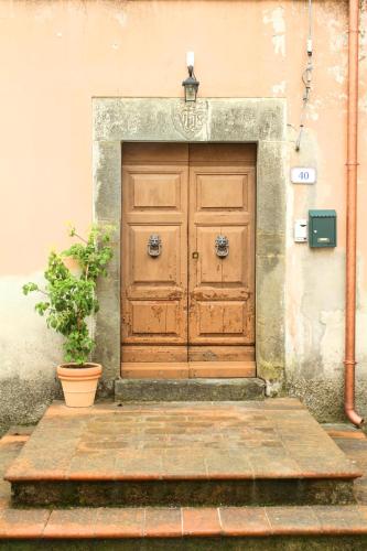 La Dimora del Borgo Antico - Holiday House in Tuscany Lunigiana near 5 Terre, WiFi, Panoramic Terrace