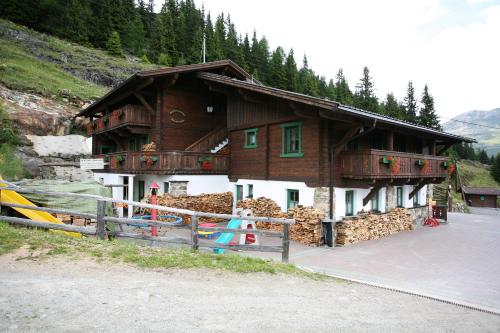 Ferienclub Silbertal - Almhütten - image 7