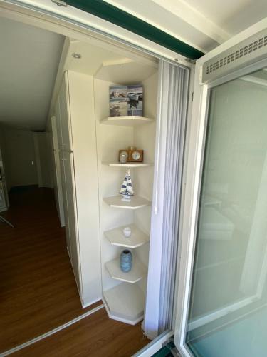 Apartment image 5