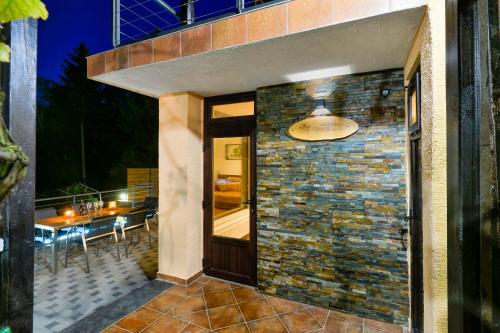 Ieeja, Juras Country House, bazen, sauna ,hot tube,vrt in Jesenovec