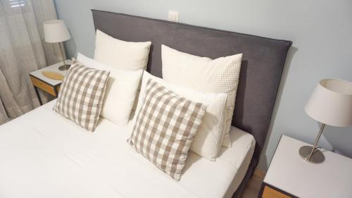 Athenian House in Plaka - 4 Bdrm Villa - 10 adults - image 4