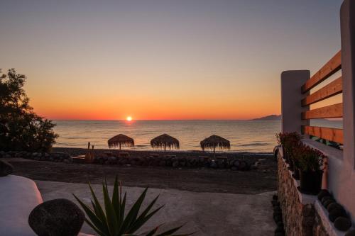 Beach Houses Santorini - image 4