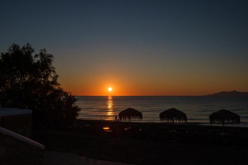 Beach Houses Santorini