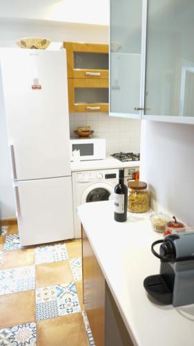 Athenian House in Plaka - 4 Bdrm Villa - 10 adults - image 7