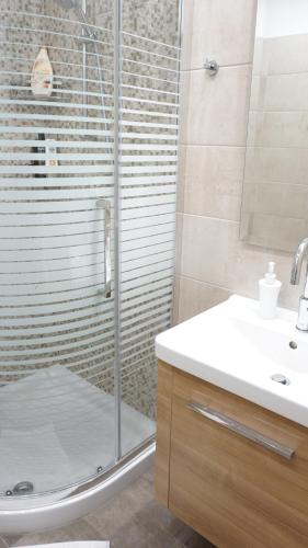 Athenian House in Plaka - 4 Bdrm Villa - 10 adults - image 10