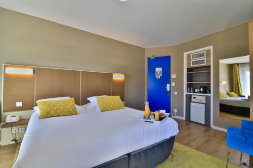 Superior Double Room with Balcony