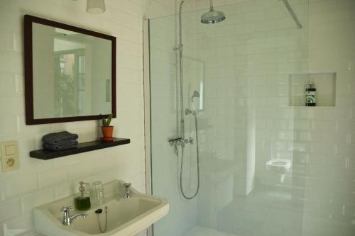 Quiet apartment in Antwerp near parc - B&B InterMezzo - business & leisure, Amberes (foto 4)