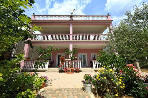 Hotelli välisilme, Villa Rajna in Seline