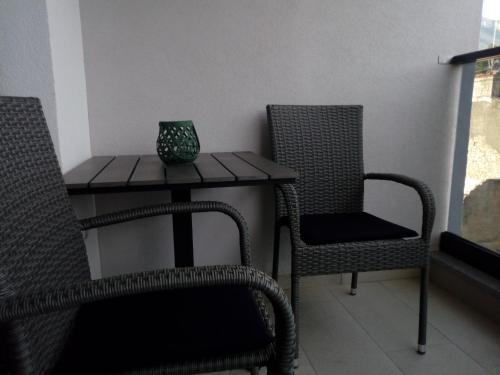 One-Bedroom Apartment image 9