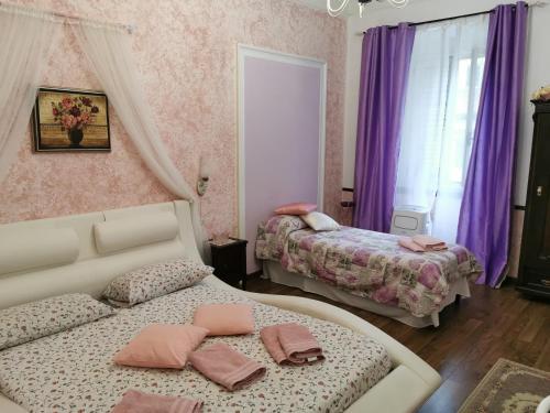 Classic Triple Room with Shared Bathroom image 7