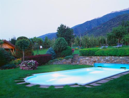  Gasthof Weisses Kreuz in Naturns