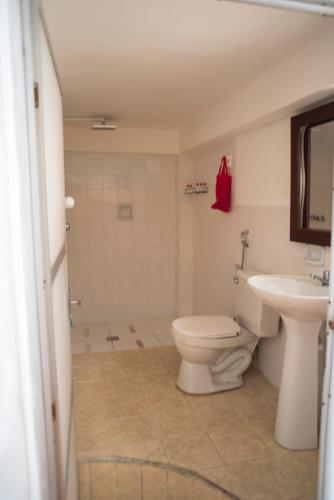 Two-Bedroom Apartment with Kitchenette image 8