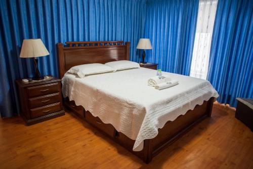 Two-Bedroom Apartment with Kitchenette image 2
